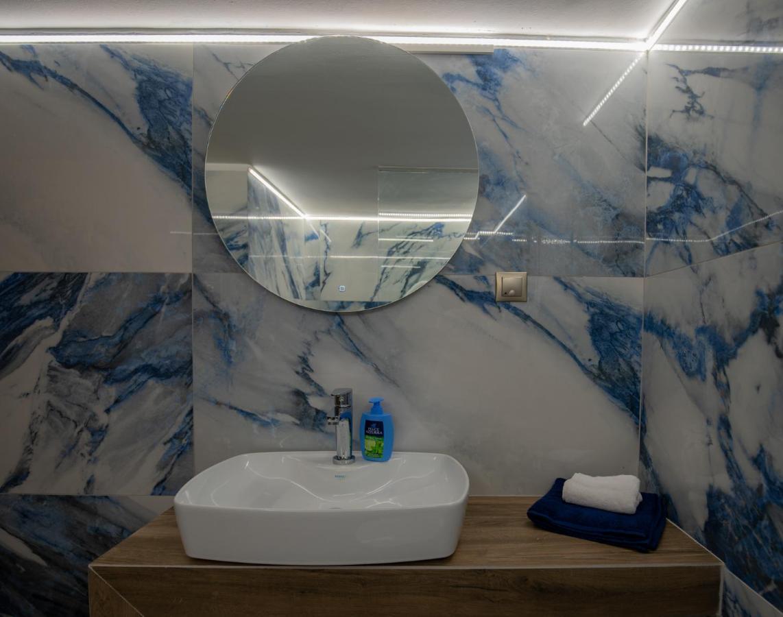 Max Blue Apartment, A Stay Like No Other Pire Dış mekan fotoğraf