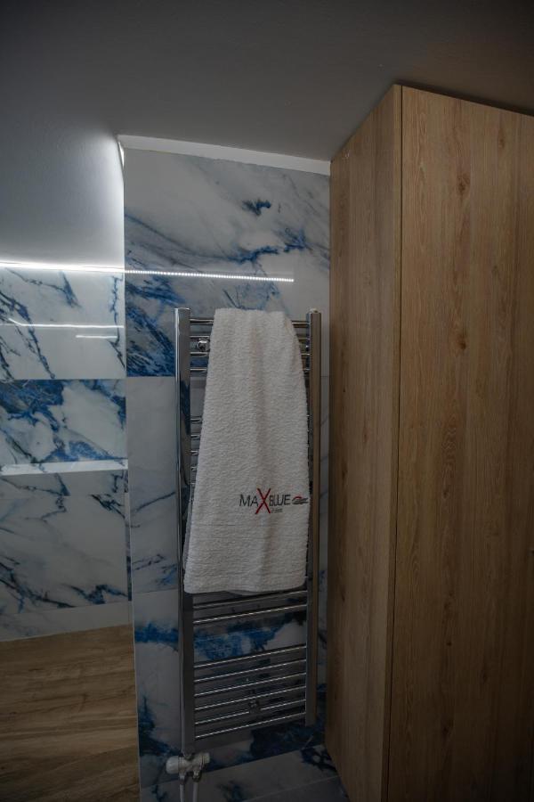 Max Blue Apartment, A Stay Like No Other Pire Dış mekan fotoğraf
